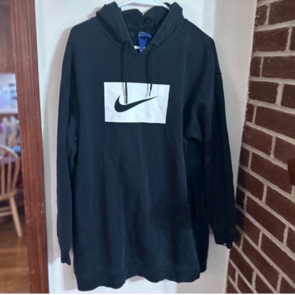 Nike Men’s Size Medium Black and White Logo Hoodie